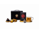 מארז תמר Ceremony Tea Gift Pack לפסח, קופסת פרימיום עם חלון שקוף המציג כיסוי מצלמה, תערובות תה איכותיות, דבש, תמרים ומקלות קינמון – שי ממותג B2B לחברות ועסקים גדולים.