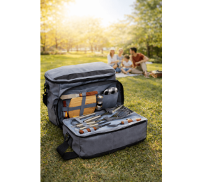 תיק צידנית עם כלי מנגל – סט BBQ קומפקטי לפיקניק ושטח