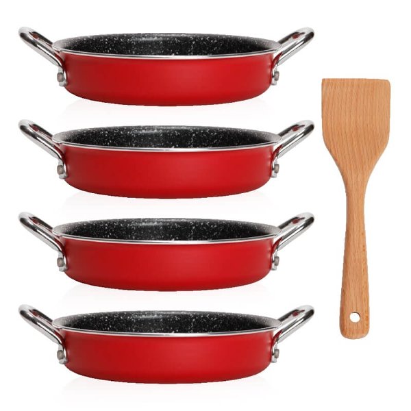 סט שקשוקה הכולל ארבע מחבתות אישיות אדומות בקוטר 16 ס"מ עם ציפוי נון סטיק ומרית עץ, באריזת מתנה.